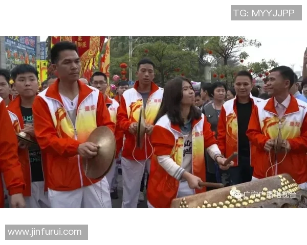 姚明携家人拜新年传递祝福与团圆精神共庆佳节欢乐时光