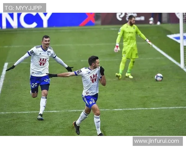 德甲精彩对决阿森纳逆转巴黎圣日耳曼上演帽子戏法全场沸腾