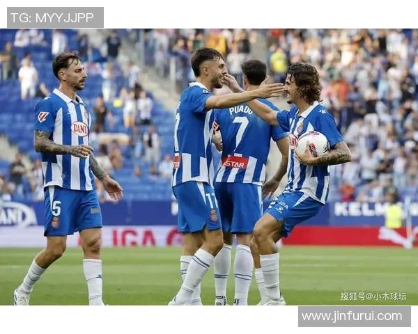 欧冠激战：曼联与波尔图战成平局乌龙球成比赛转折点分析