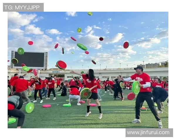 飞盘战术解析：上海飞盘队如何利用边路渗透撕裂防线