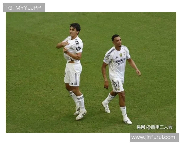 尤文图斯1-0战胜巴黎圣日耳曼争议判罚引发全场热议 尤文图斯1-0战胜巴黎圣日耳曼争议判罚引发全场热议